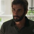 "O Outro Lado do Paraíso": Vinícius (Flávio Tolezani) finge que não sabe de nada ao ser confrontado por Laura (Bella Piero)