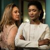 Em "O Outro Lado do Paraíso": Nádia (Eliane Giardini) finge ser carinhosa com Raquel (Érika Januza) para não contrariar Bruno (Caio Paduan)
