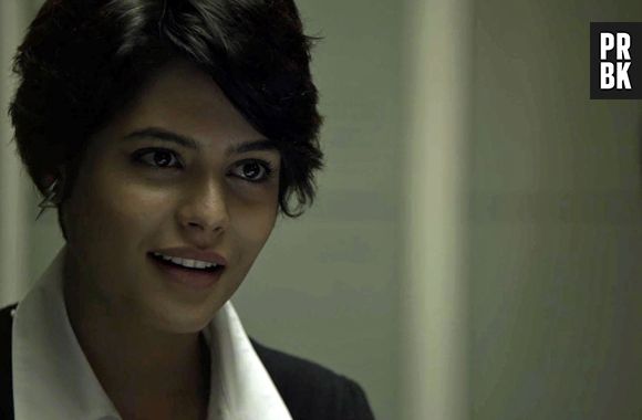 Em "O Outro Lado do Paraíso": Adriana (Julia Dalavia) não fica feliz quando descobre que é filha de Duda (Gloria Pires)