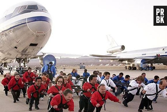 Quantos anões são necessários para puxar um avião?