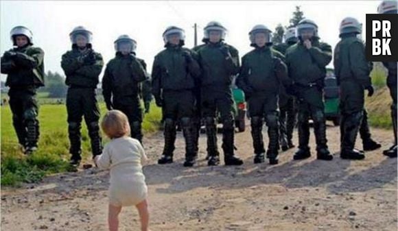 "Senhor, tem certeza que esse é o alvo? Ele não parece uma ameaça..."