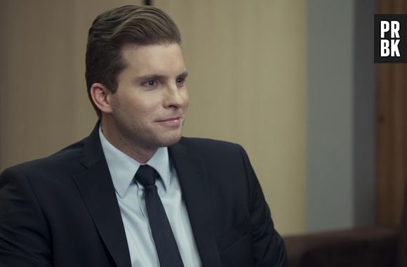 Em "O Outro Lado do Paraíso": Patrick (Thiago Fragoso) descobre que Renan (Marcello Novaes) está falido e conta para Beth (Gloria Pires)