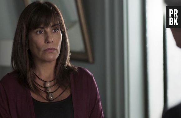 Em "O Outro Lado do Paraíso": Beth (Gloria Pires) fica arrasada ao descobrir que Renan (Marcello Novaes) vende sanduíches em um food truck e finge ser o que não é