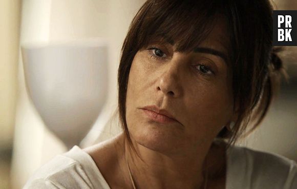 Em "O Outro Lado do Paraíso": Beth (Gloria Pires) humilha Renan (Marcello Novaes) depois de descobrir mentira