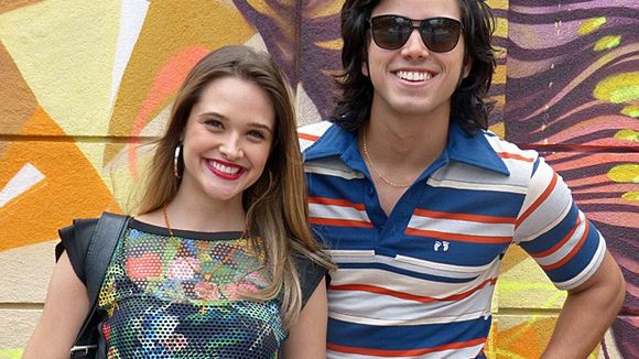 Rodrigo Simas visita Juliana Paiva nos bastidores de "Malhação": "Minha mulher!"