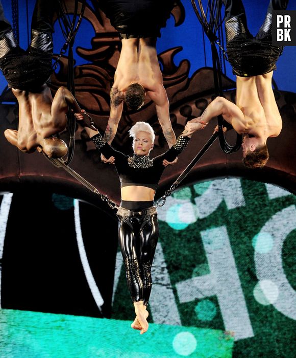A turnê "The Truth About Love", de Pink, foi marcada por muitas piruetas