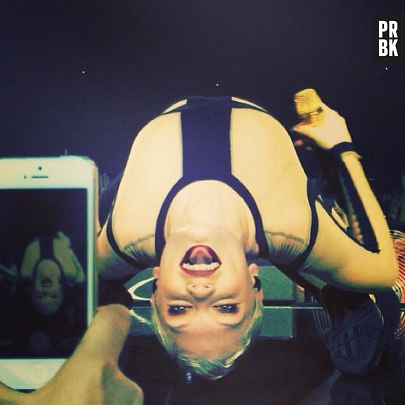 A cantora Jessie J contou que em breve o clipe de "Thunder" será lançado