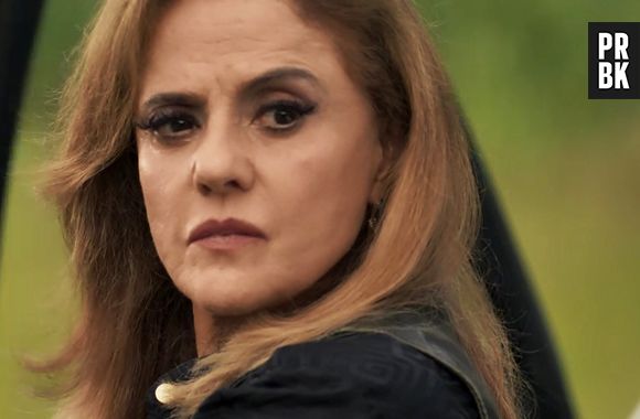 Em "O Outro Lado do Paraíso": Sophia (Marieta Severo) contou com a ajuda de Zé Victor (Rafael Losso) para enterrar o corpo de Mariano (Juliano Cazarré)