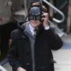 Bruce Wayne (David Mazouz) é o Batman na infância. Ator brinca nos sets de gravação de "Gotham"