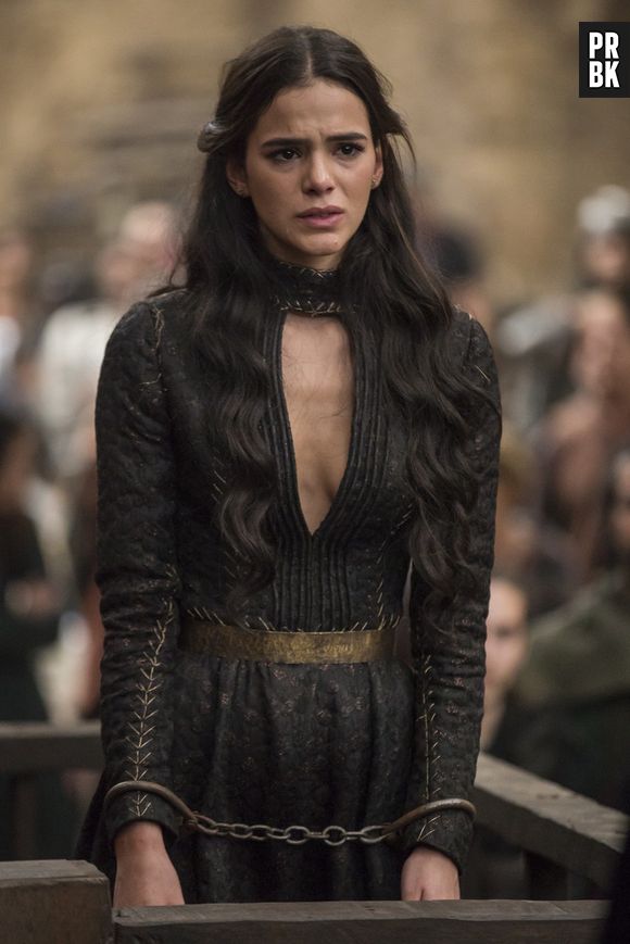 Catarina (Bruna Marquezine) é enforcada no último capítulo de "Deus Salve o Rei"