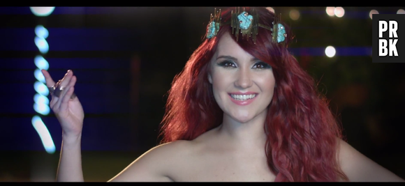 Dulce María arrasa nos looks no vídeo de "O Lo Haces Tú O Lo Hago Yo"