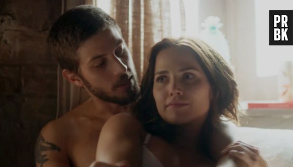 Em "Segundo Sol", Ícaro (Chay Suede) descobre que Rosa (Leticia Colin) chantageia Laureta (Adriana Esteves)