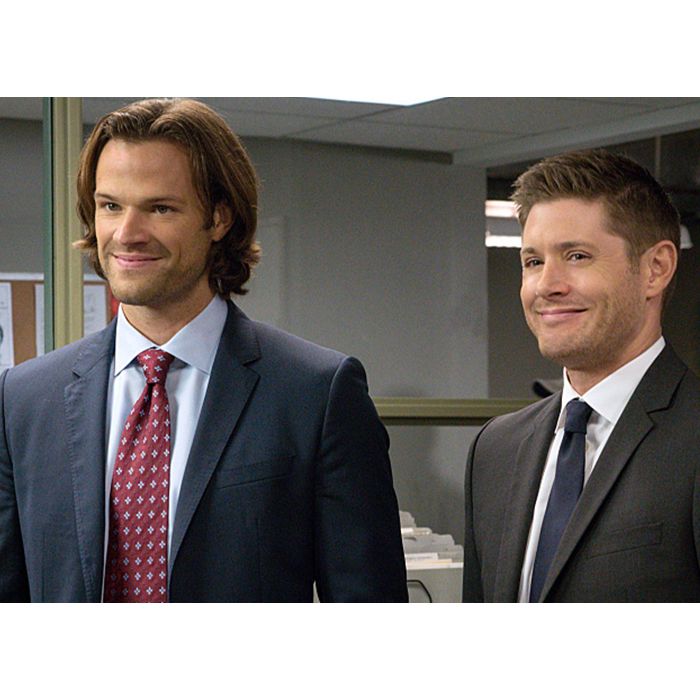 Em &quot;Supernatural&quot;, Sam (Jared Padalecki) se preocupa com posessão de Dean (Jensen Ackles)