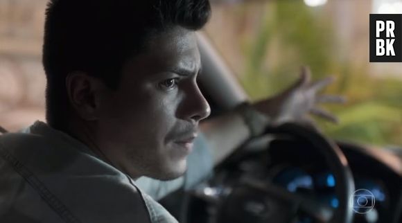 Em "Malhação": Fábio (Arthur Aguiar) volta para a novela e sequestra Gabriela (Camila Morgado)