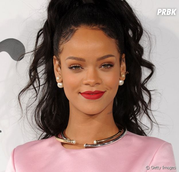 Rihanna canta trecho de possível música nova em vídeo