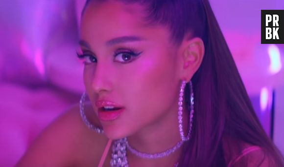 Ariana Grande prova que consegue inovar no clipe de "7 Rings"