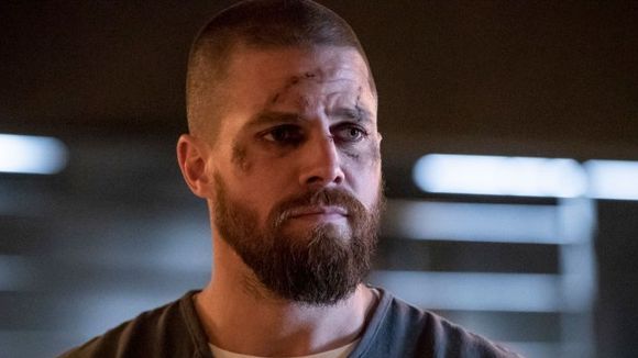 O episódio especial de "Arrow" vai ter um personagem importante!