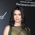 Kendall Jenner admite que chorou por dias por conta dos comentários maldosos sobre suas espinhas após o Globo de Ouro 2018