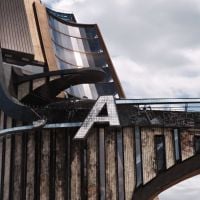 De "Os Vingadores 2": Robert Downey Jr. ganha letra "A" da Avengers Tower