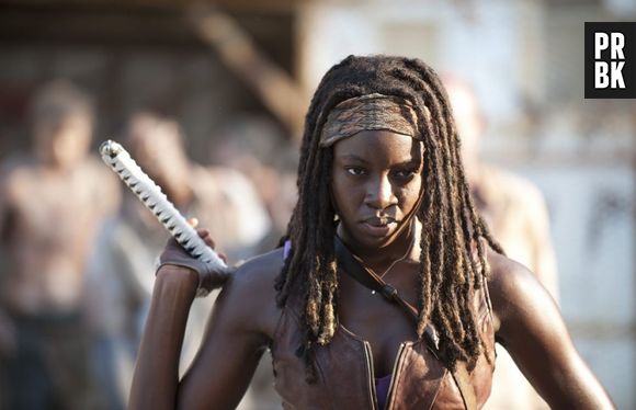 Em "The Walking Dead": Michonne (Danai Gurira) mata seis crianças para salvar Judith (Cailey Fleming)