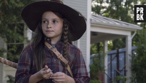 Em "The Walking Dead", na 9ª temporada: Judith (Cailey Fleming) é salva por Michonne (Danai Gurira)