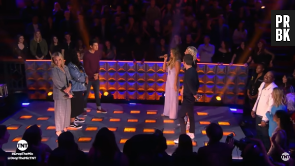 Elenco de "Glee" participa do "Drop The Mic", programa de TV americano apresentado por Hailey Baldwin