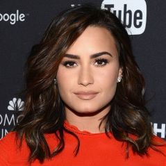 Demi Lovato não gostou nada de uma manchete destacando seu peso e deu uma lição ao jornalista
