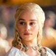 Emilia Clarke, de "Game of Thrones", compartilhou imagens raras de quando foi hospitalizada por conta do aneurisma