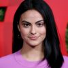 Camila Mendes, de "Riverdale", será protagonista de "Windfall", novo filme da Netflix