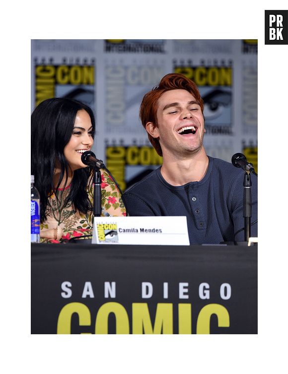 Camila Mendes, de "Riverdale", posta vídeo zoeiro de KJ Apa no aniversário do ator