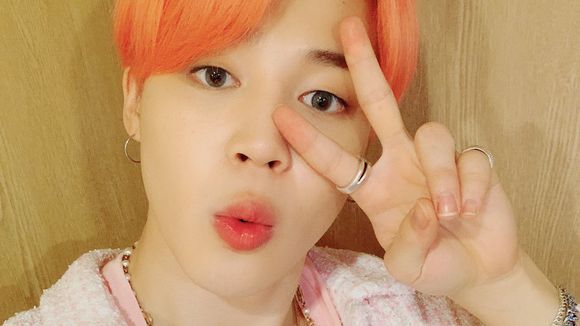 O que é Selca Day? Entenda o que é o costume dos fãs de K-Pop
