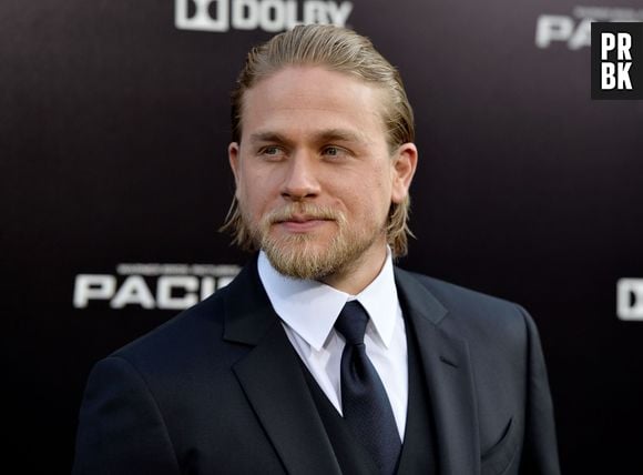 Ao invés de Jamie Dornan, Charlie Hunnam seria o magnata Christian Grey em "50 Tons de Cinza"