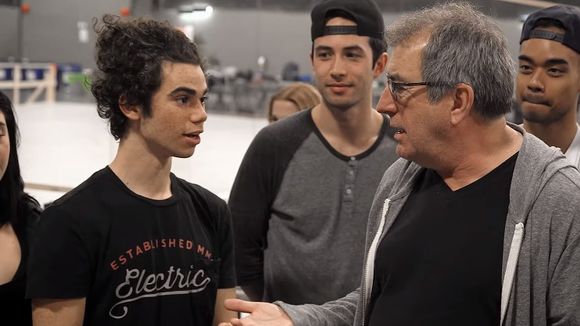 Disney divulga vídeos inéditos de "Descendentes 3" após morte de Cameron Boyce