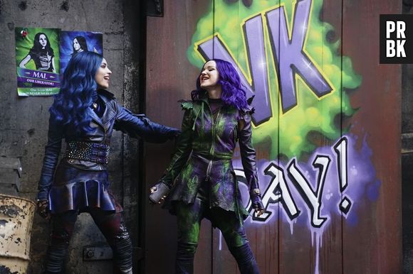 Cenas inéditas de Mal (Dove Cameron) e Evie (Sofia Carson) em "Descendentes 3" são reveladas