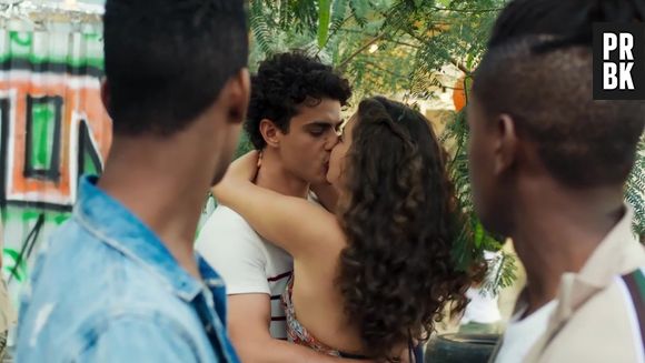 "Malhação": Guga (Pedro Alves) mantem um relacionamento fake com Rita (Alanis Guillen)
