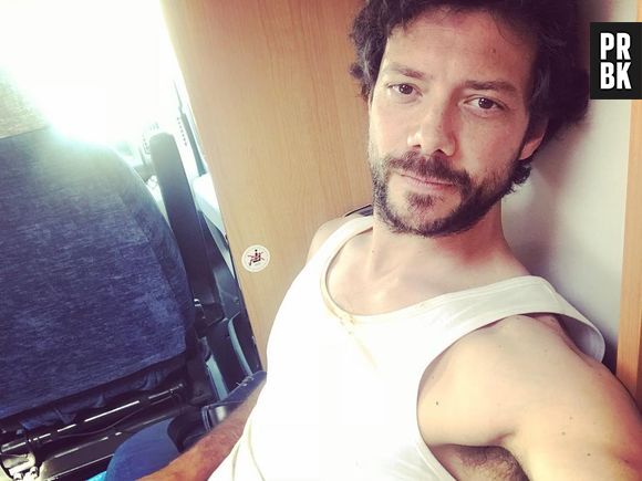 O ator Álvaro Morte, de "La Casa de Papel", ama viajar, ler e cozinhar nas horas vagas