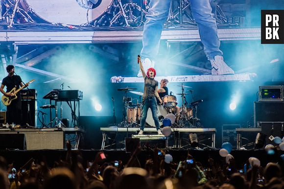 Que show o Paramore deu de presente aos fãs! Hayley Williams é presença de palco garantida!