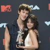 Shawn Mendes e Camila Cabello postam vídeo se beijando após críticas de fãs