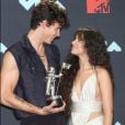 Shawn Mendes e Camila Cabello postam vídeo se beijando pelo melhor motivo