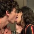  Camila Cabello e Shawn Mendes se beijam em vídeo e o motivo não podia ser melhor 