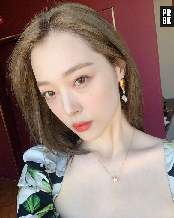 Koreaboo afirma que causa da morte de Sulli foi suicídio