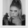 Dia das Bruxas: Ariana Grande se veste de "The Twilight Zone"