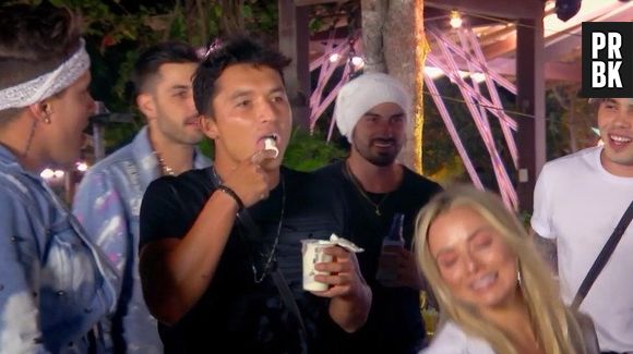 No "De Férias com o Ex Brasil: Celebs", MC Rebecca ficou com Naka e os dois ainda estão juntos