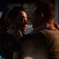 Atriz de "Lucifer" fala sobre surgimento de novo casal na temporada final