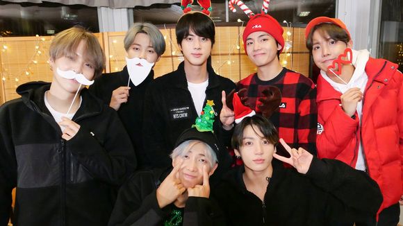 O BTS anunciou turnê, fez shows de Natal e deixou os Armys loucos no feriado