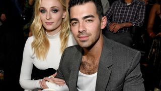 Sophie Turner revelou que não gostava de Jonas Brothers quando era mais nova