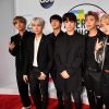 BTS posa no tapete vermelho do American Music Awards 2017










