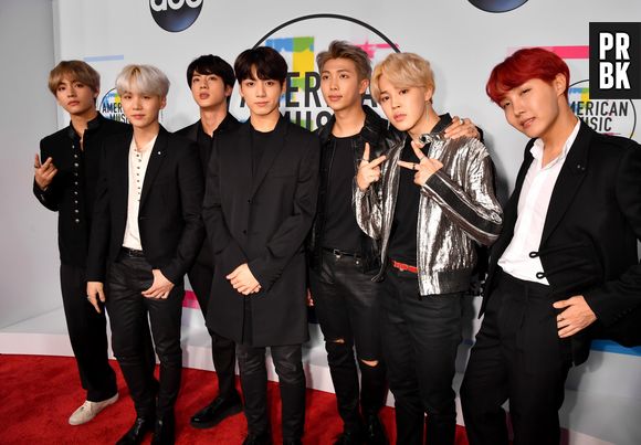 BTS posa no tapete vermelho do American Music Awards 2017










