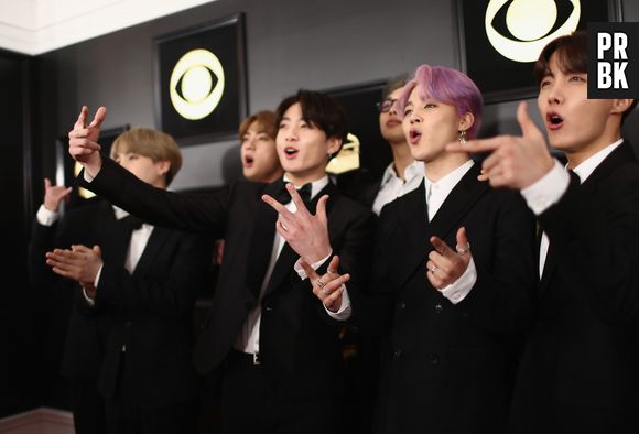 BTS posa no tapete vermelho da 61ª cerimônia do Grammy Awards, em 2019







