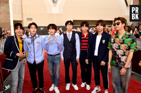 BTS posa no tapete vermelho do Billboard Music Awards 2018


